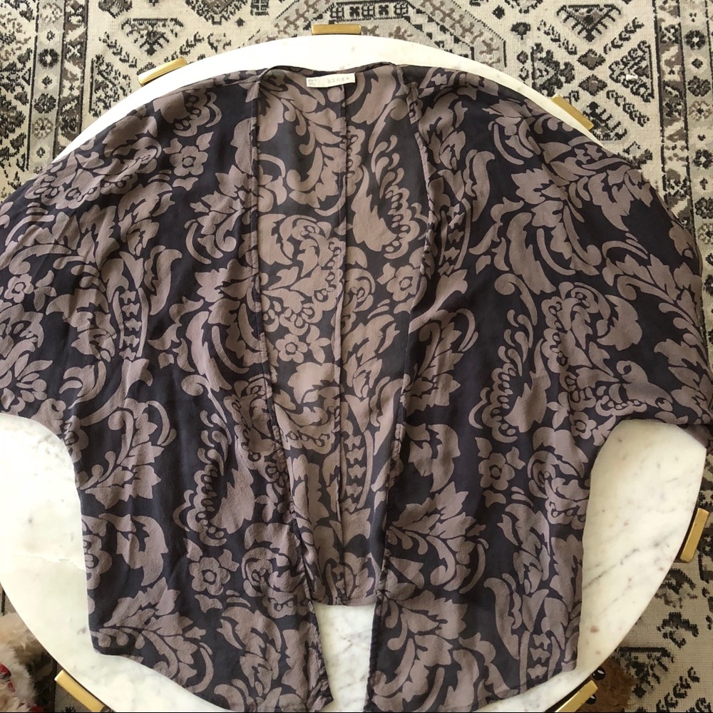 Hinge Sheer Kimono